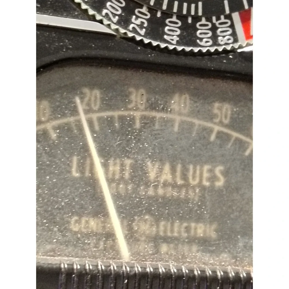 Vtg GE Light Exposure Meter Model 8DW58Y1 General Electric With Leather Case